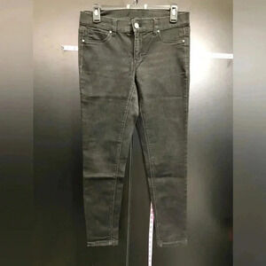 WHBM The Skinny Jean,Feel Beautiful, 2 back pockets 1 key pocket zip fly,stretch